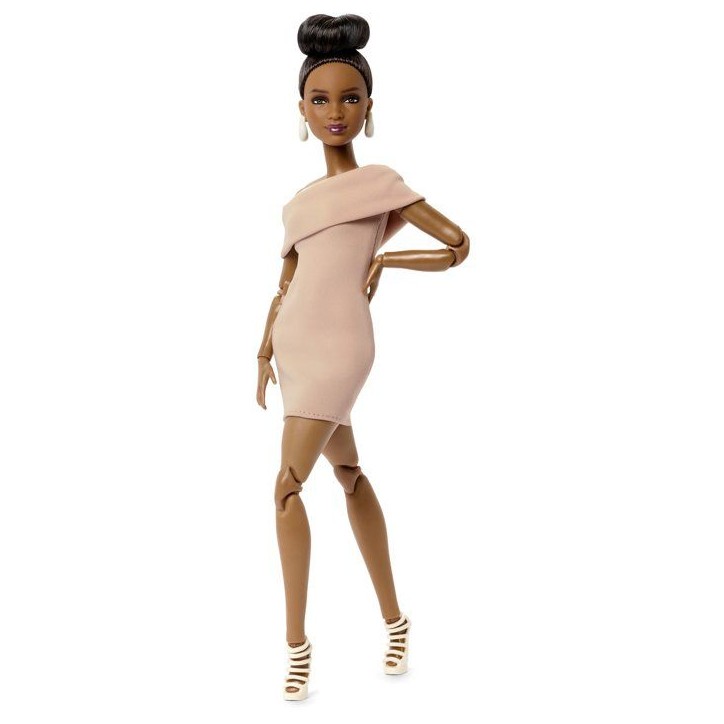 Poupée - BARBIE - Basics JJX27 - Robe asymétrique - Accessoires - Socle inclus
