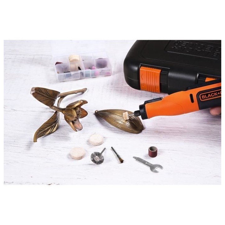 Outil de précision multifonction sans fil - BLACK+DECKER - BCRT8I-XJ - 7,2V - coupe, ponçage, polissage - avec 36 accessoires Outil de précision multifonction sans fil - BLACK+DECKER - BCRT8I-XJ - 7,2V - coupe, ponçage, polissage - avec 36 accessoires