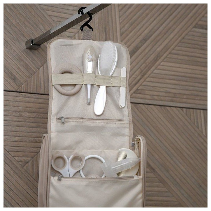 Trousse de toilette - BEABA - 10 accessoires - Terre d'argile Trousse de toilette - BEABA - 10 accessoires - Terre d'argile