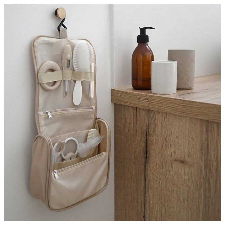 Trousse de toilette - BEABA - 10 accessoires - Terre d'argile Trousse de toilette - BEABA - 10 accessoires - Terre d'argile