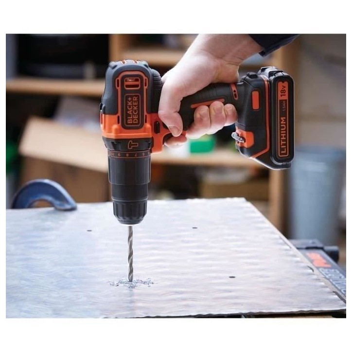 Perceuse a percussion sans fil - 18V - BLACK+DECKER - BDCHD18C2TA-QW – avec 2 batteries 18V – 30 accessoires