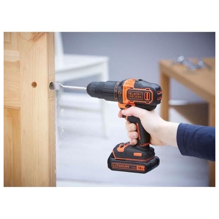 Perceuse a percussion sans fil - 18V - BLACK+DECKER - BDCHD18C2TA-QW – avec 2 batteries 18V – 30 accessoires