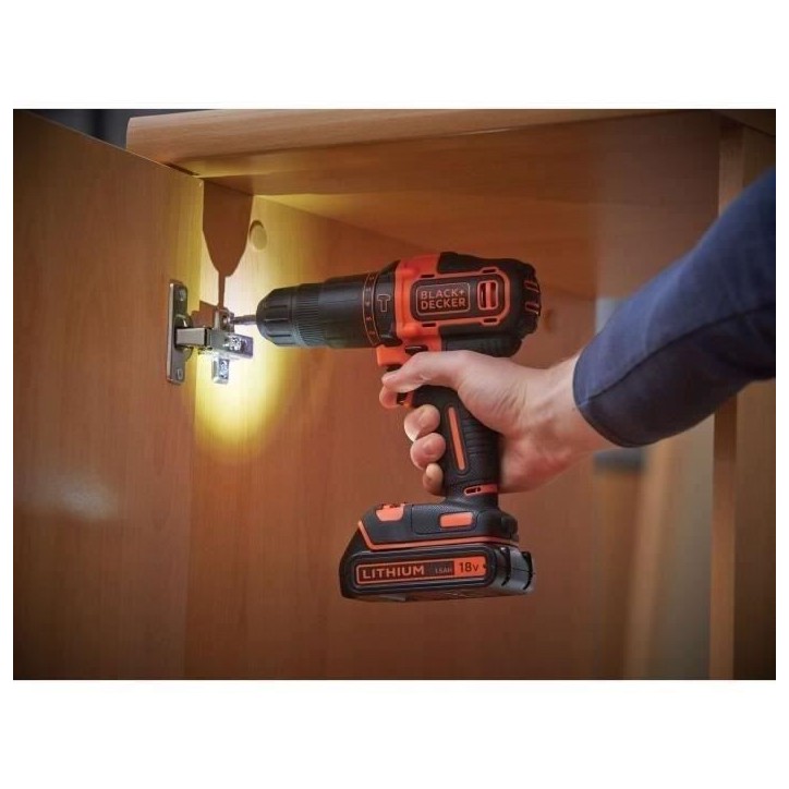 Perceuse a percussion sans fil - 18V - BLACK+DECKER - BDCHD18C2TA-QW – avec 2 batteries 18V – 30 accessoires