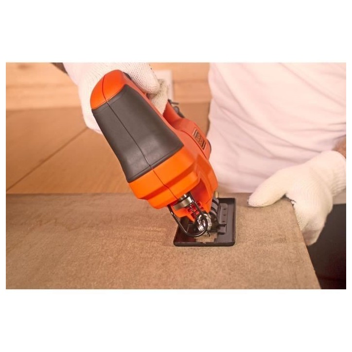 Scie sauteuse filaire - BLACK+DECKER - BES603-QS - 400W - course de 18mm - avec lame Scie sauteuse filaire - BLACK+DECKER - BES603-QS - 400W - course de 18mm - avec lame