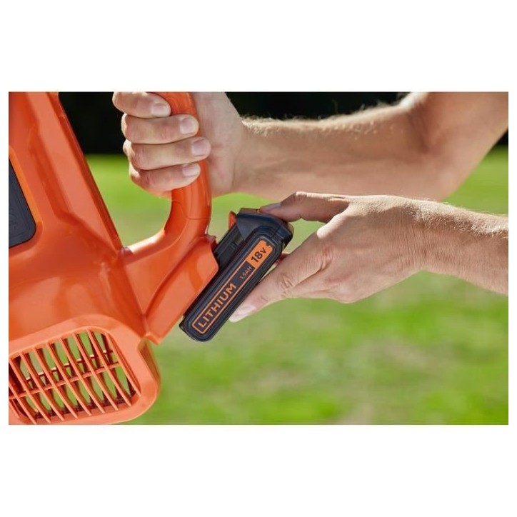 Souffleur axial sans fil BLACK+DECKER - BCBL200L-QW - 18V - Débit d'air de 580m3/h + Avec batterie 18V - 2Ah et chargeur 2Ah Souffleur axial sans fil BLACK+DECKER - BCBL200L-QW - 18V - Débit d'air de 580m3/h + Avec batterie 18V - 2Ah et chargeur 2Ah