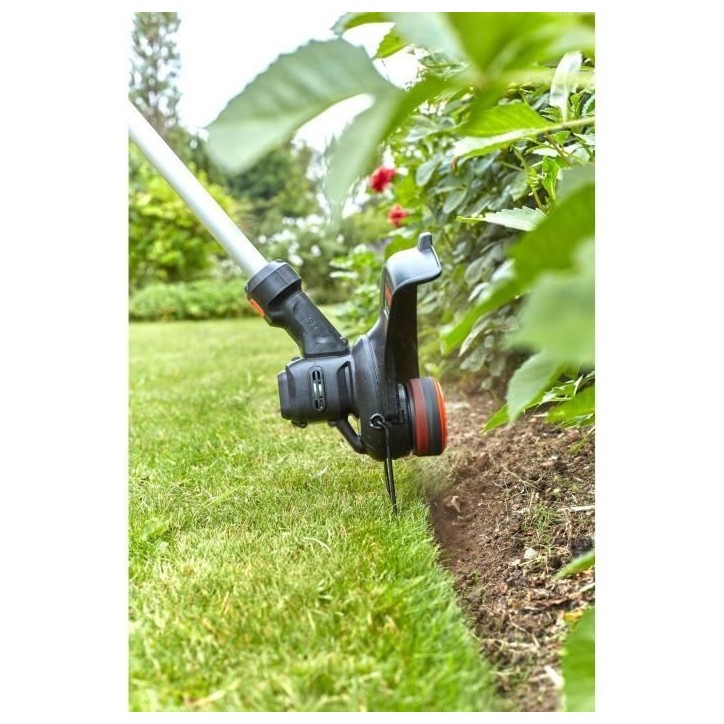 Coupe-bordure électrique BLACK+DECKER - BCSTE636L1-QW - 36V - 33cm - Avec batterie 36V - tete pivotante - tube télescopique Coupe-bordure électrique BLACK+DECKER - BCSTE636L1-QW - 36V - 33cm - Avec batterie 36V - tete pivotante - tube télescopique