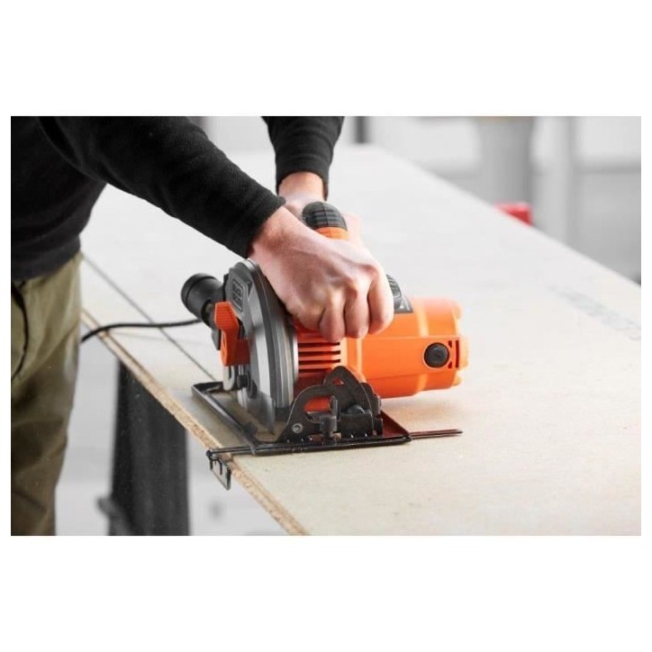 Scie circulaire filaire - BLACK+DECKER - CS1550-QS - 1500W - profondeur de coupe 66mm Scie circulaire filaire - BLACK+DECKER - CS1550-QS - 1500W - profondeur de coupe 66mm