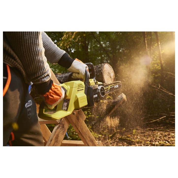 Tronçonneuse sans fil brushless - RYOBI - RY36CSX35A-140 - 36V MAX POWER - Guide 35 cm - 1 batterie 4,0 Ah & chargeur 1,7 A Tronçonneuse sans fil brushless - RYOBI - RY36CSX35A-140 - 36V MAX POWER - Guide 35 cm - 1 batterie 4,0 Ah & chargeur 1,7 A