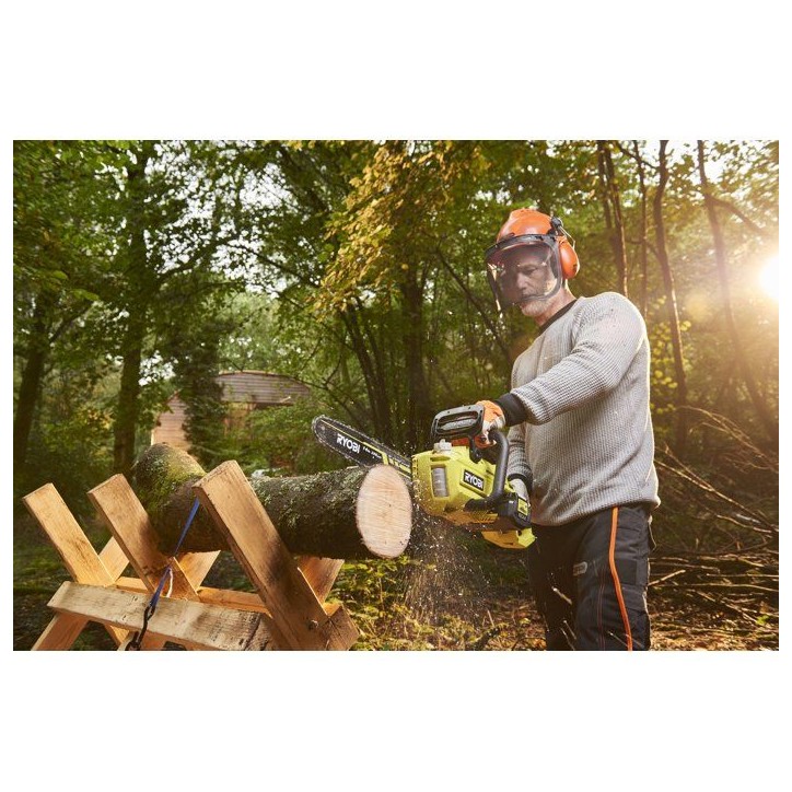 Tronçonneuse sans fil brushless - RYOBI - RY36CSX35A-140 - 36V MAX POWER - Guide 35 cm - 1 batterie 4,0 Ah & chargeur 1,7 A Tronçonneuse sans fil brushless - RYOBI - RY36CSX35A-140 - 36V MAX POWER - Guide 35 cm - 1 batterie 4,0 Ah & chargeur 1,7 A