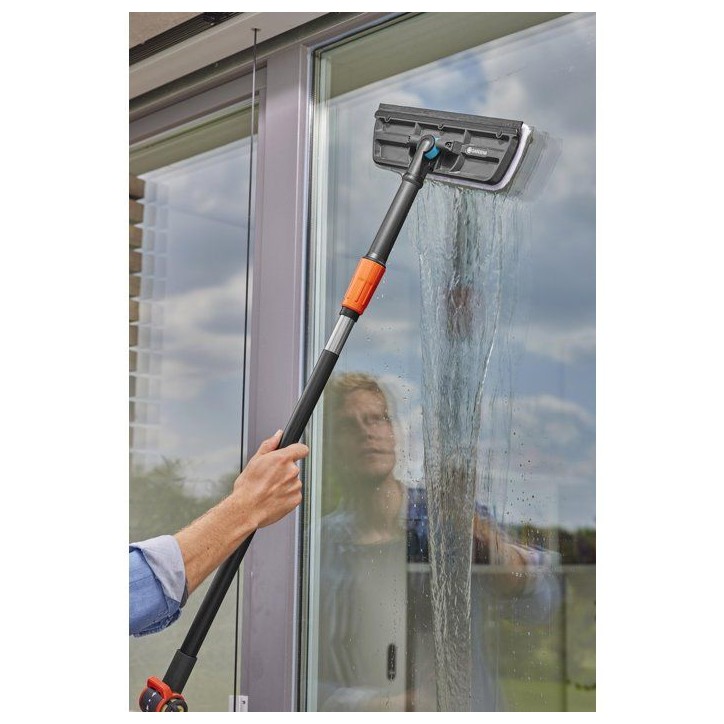 Balai lave-vitre avec raclette - GARDENA - Pivotable 360° - Garantie 5 ans Balai lave-vitre avec raclette - GARDENA - Pivotable 360° - Garantie 5 ans