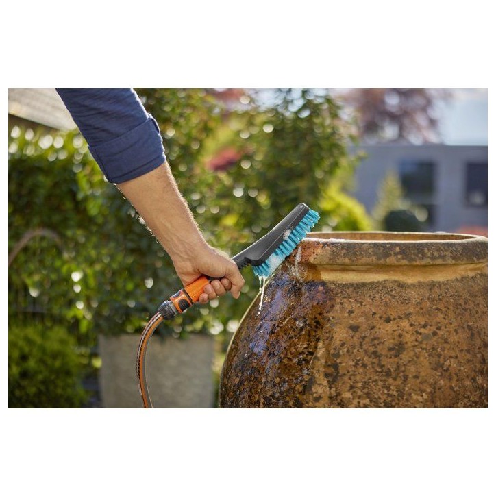 Brosse de lavage main - GARDENA - Taille S - Poils durs - Petites surfaces résistantes - Garantie 5 ans Brosse de lavage main - GARDENA - Taille S - Poils durs - Petites surfaces résistantes - Garantie 5 ans