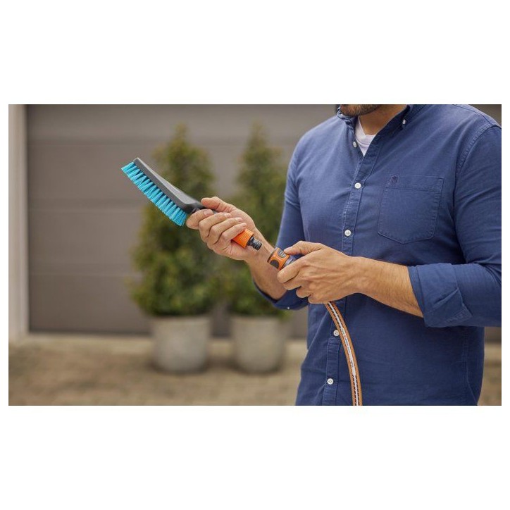 Brosse de lavage main - GARDENA - Taille S - Poils durs - Petites surfaces résistantes - Garantie 5 ans Brosse de lavage main - GARDENA - Taille S - Poils durs - Petites surfaces résistantes - Garantie 5 ans