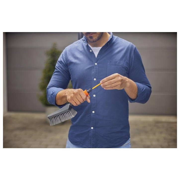 Brosse de lavage main - GARDENA - Taille M - Surfaces moyennes sensibles - Garantie 5 ans Brosse de lavage main - GARDENA - Taille M - Surfaces moyennes sensibles - Garantie 5 ans