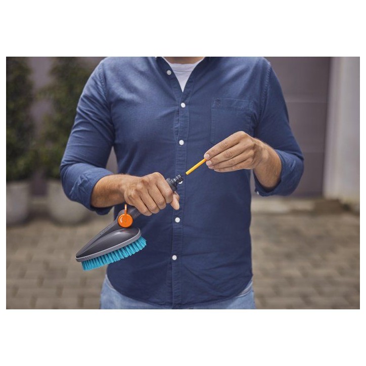 Brosse de lavage main - GARDENA - Taille M - Poils durs - Garantie 5 ans Brosse de lavage main - GARDENA - Taille M - Poils durs - Garantie 5 ans