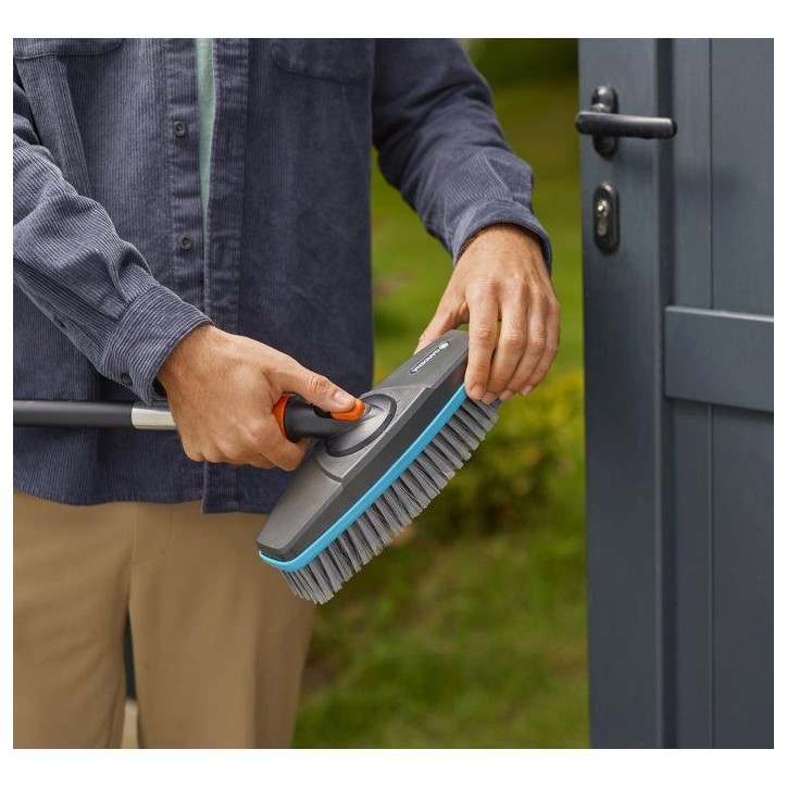 Brosse de lavage manche - GARDENA - Souple - Pivotable 360° - Réglable - Garantie 5 ans Brosse de lavage manche - GARDENA - Souple - Pivotable 360° - Réglable - Garantie 5 ans