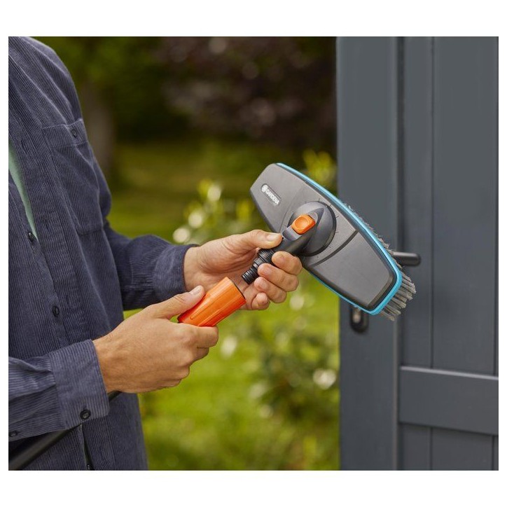 Brosse de lavage manche - GARDENA - Souple - Pivotable 360° - Réglable - Garantie 5 ans Brosse de lavage manche - GARDENA - Souple - Pivotable 360° - Réglable - Garantie 5 ans