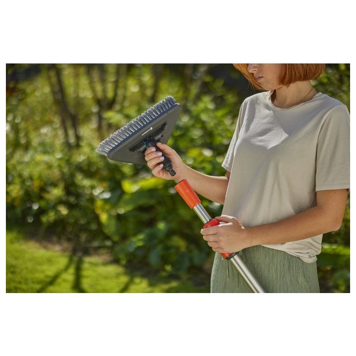 Brosse de lavage manche flex - GARDENA - Souple - Pivotable 360° - Garantie 5 ans Brosse de lavage manche flex - GARDENA - Souple - Pivotable 360° - Garantie 5 ans