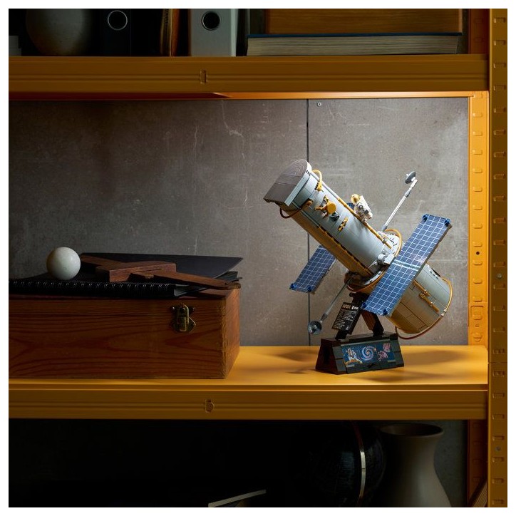 LEGO Icons 11382 - Le Télescope Spatial Hubble - Set de Construction Adulte DIY - Cadeau LEGO Icons 11382 - Le Télescope Spatial Hubble - Set de Construction Adulte DIY - Cadeau
