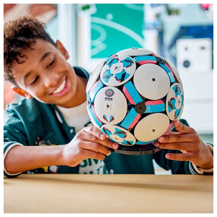 LEGO Editions 43019 Le Ballon de Foot - Jouet de Construction des 10 ans - Cadeau Sportif LEGO Editions 43019 Le Ballon de Foot - Jouet de Construction des 10 ans - Cadeau Sportif
