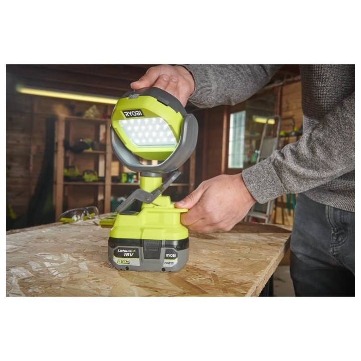 RYOBI Lampe pince 18V ONE+ 1000 lumens - sans batterie ni chargeur - RLCL18-0 RYOBI Lampe pince 18V ONE+ 1000 lumens - sans batterie ni chargeur - RLCL18-0