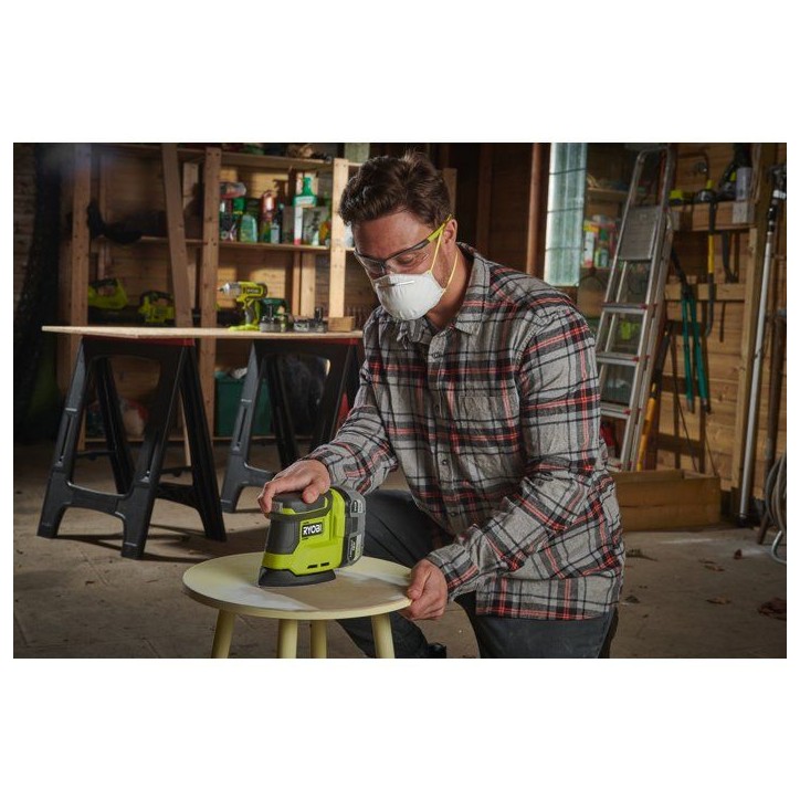 RYOBI Pack 3 outils ONE+ 18V perceuse-visseuse + scie sauteuse + ponceuse delta + batteries 4Ah & 2Ah + chargeur R18CK3G-242G