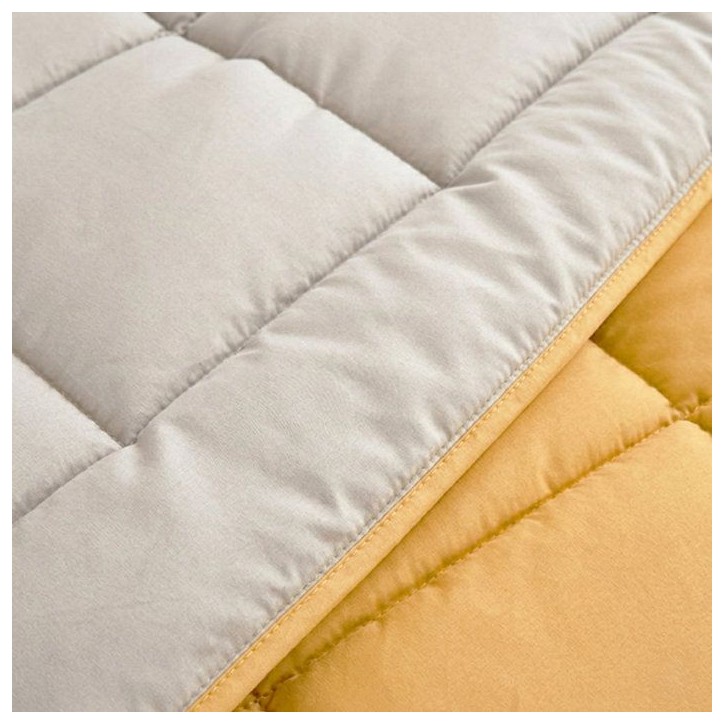HUDSON - Couette Légere Microfibre - 200 gr/m2 - Miel & Galet - 220 x 240 HUDSON - Couette Légere Microfibre - 200 gr/m2 - Miel & Galet - 220 x 240