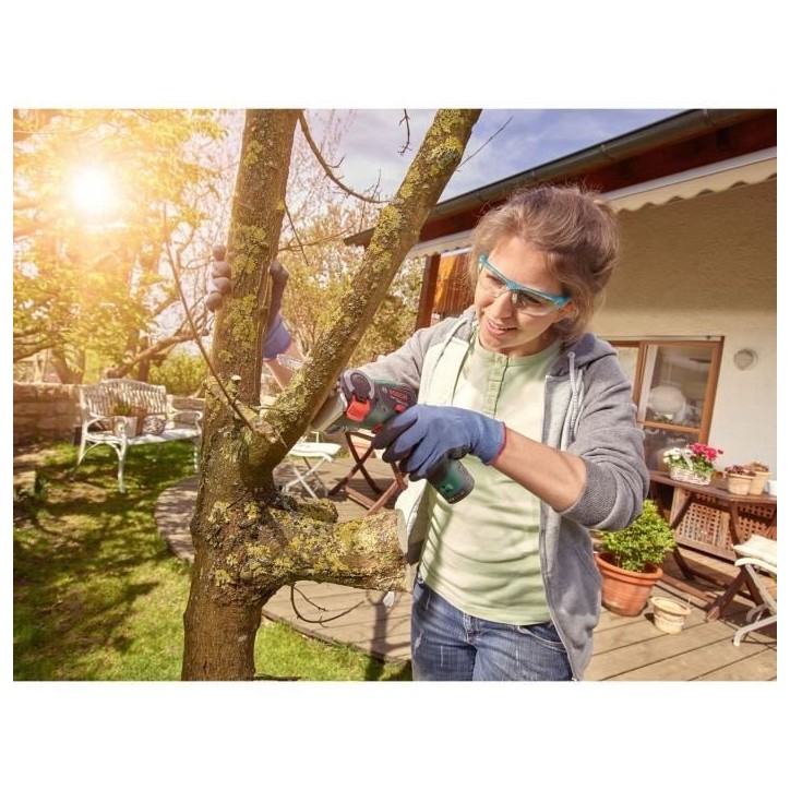 Scie multiusage Bosch - Easycut 12 - Technologie NanoBlade - Sans fil (sans batterie ni chargeur) Scie multiusage Bosch - Easycut 12 - Technologie NanoBlade - Sans fil (sans batterie ni chargeur)