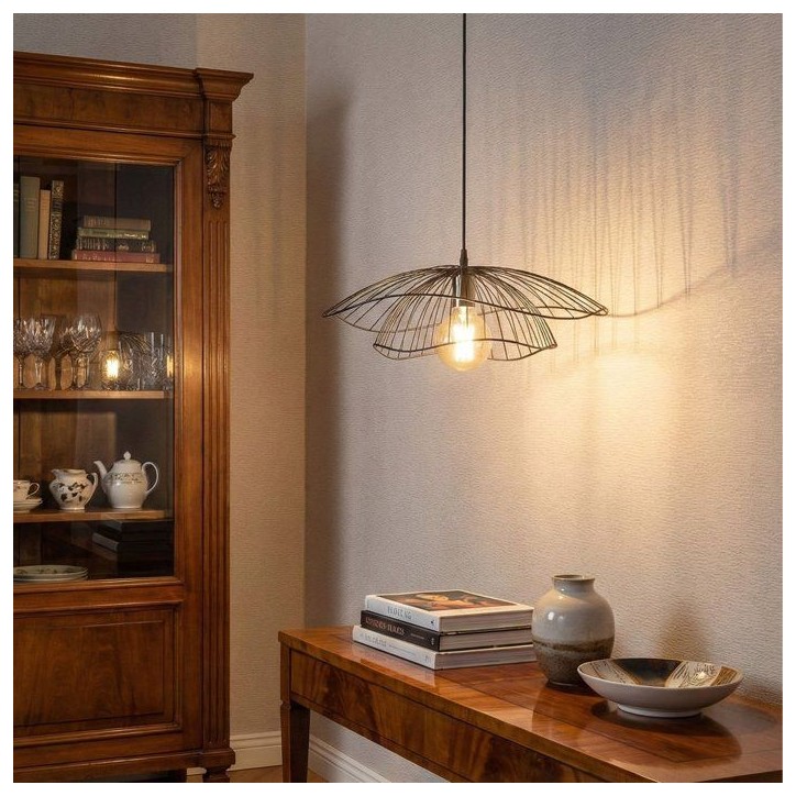 Suspension lustre D BY M.RED Black - Métal noir - Décoration design - Ambiance chaleureuse Suspension lustre D BY M.RED Black - Métal noir - Décoration design - Ambiance chaleureuse