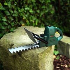 Jouet de jardinage - KLEIN - Taille-haies électronique Bosch - Reprod