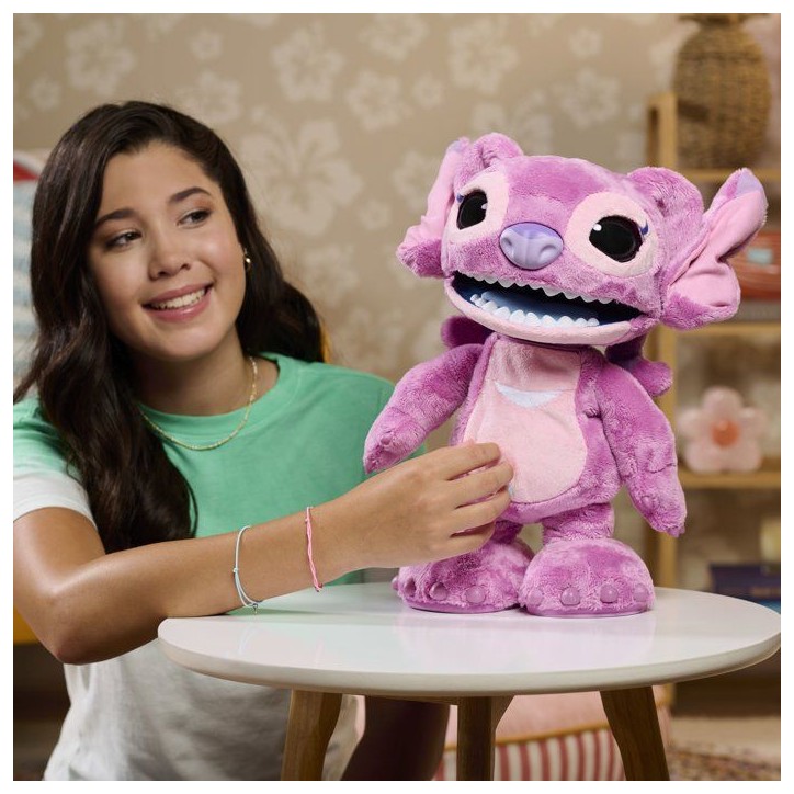 Peluche interactive - STITCH - Angel Ultimate Live Action - 23 cm - Plus de 100 sons et mouvements Peluche interactive - STITCH - Angel Ultimate Live Action - 23 cm - Plus de 100 sons et mouvements
