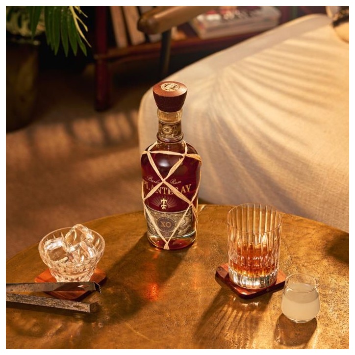 PLANTERAY RUM - XO 20th Anniversary - Rhum avec étui 40% Alcool - Origine : Barbade - Notes de Vanille & Cacao - 70 cl