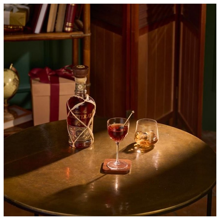 PLANTERAY RUM - XO 20th Anniversary - Rhum avec étui 40% Alcool - Origine : Barbade - Notes de Vanille & Cacao - 70 cl