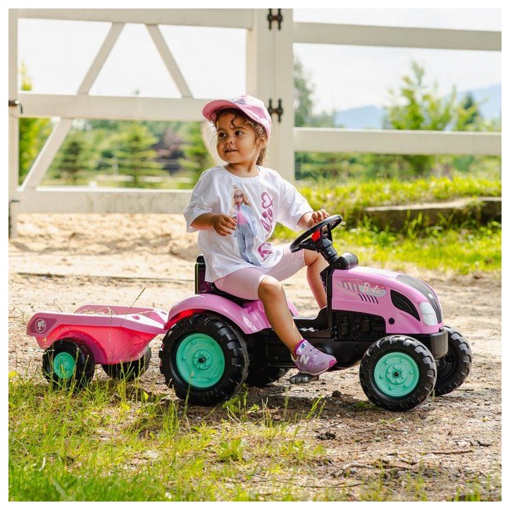 Tracteur a pédales - FALK - Barbie - Avec remorque incluse - Plaque d'immatriculation personnalisable - Des 2 ans Tracteur a pédales - FALK - Barbie - Avec remorque incluse - Plaque d'immatriculation personnalisable - Des 2 ans