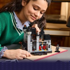 LEGO Mercredi 76788 L'Académie Nevermore - Maquette d'École avec 3 F