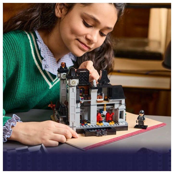 LEGO Mercredi 76788 L'Académie Nevermore - Maquette d'École avec 3 Figurines - Jeu de Construction 10 ans - Maquette - Cadeau LEGO Mercredi 76788 L'Académie Nevermore - Maquette d'École avec 3 Figurines - Jeu de Construction 10 ans - Maquette - Cadeau