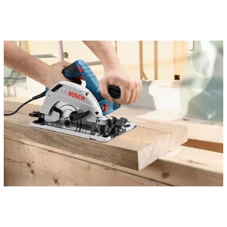 Scie circulaire Bosch Professional GKS 55+ GCE - 1350 W - Capacité de coupe de 63 mm - 0601682100 Scie circulaire Bosch Professional GKS 55+ GCE - 1350 W - Capacité de coupe de 63 mm - 0601682100