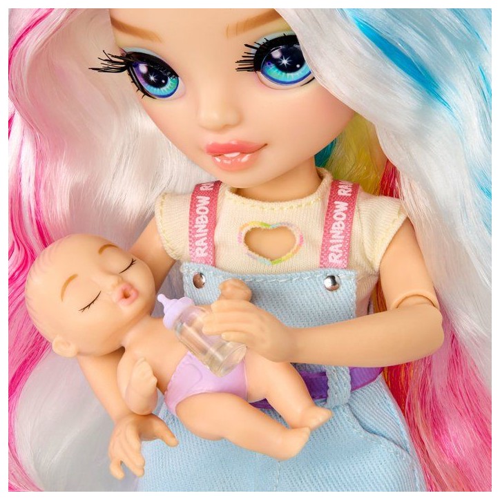 Junior High Babysitters – Amaya - Poupée 23 cm - Bébé, Poussette, Couffin, Biberon, Peigne, Tenue et Accessoires Junior High Babysitters – Amaya - Poupée 23 cm - Bébé, Poussette, Couffin, Biberon, Peigne, Tenue et Accessoires