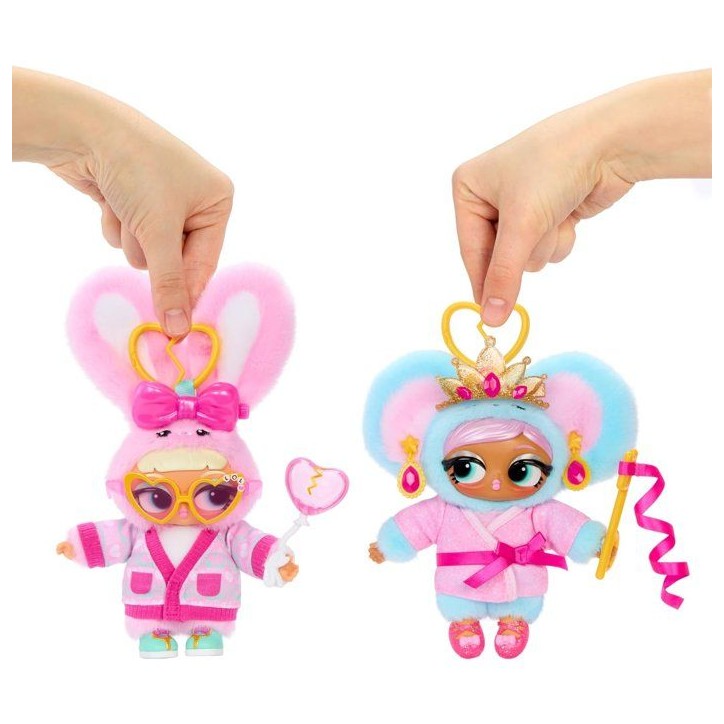 L.O.L. Surprise! Plush Surprise - Peluche avec 7 Surprises incluses - Porte-clés - 6 modeles a collectionner - Des 4 ans L.O.L. Surprise! Plush Surprise - Peluche avec 7 Surprises incluses - Porte-clés - 6 modeles a collectionner - Des 4 ans