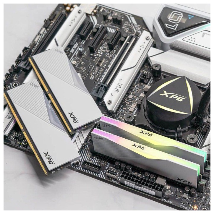 Barrette mémoire PC - ADATA - LANCER RGB - 16 Go DDR5 - U-DIMM - 6000 MHz CL40 Blanc Barrette mémoire PC - ADATA - LANCER RGB - 16 Go DDR5 - U-DIMM - 6000 MHz CL40 Blanc
