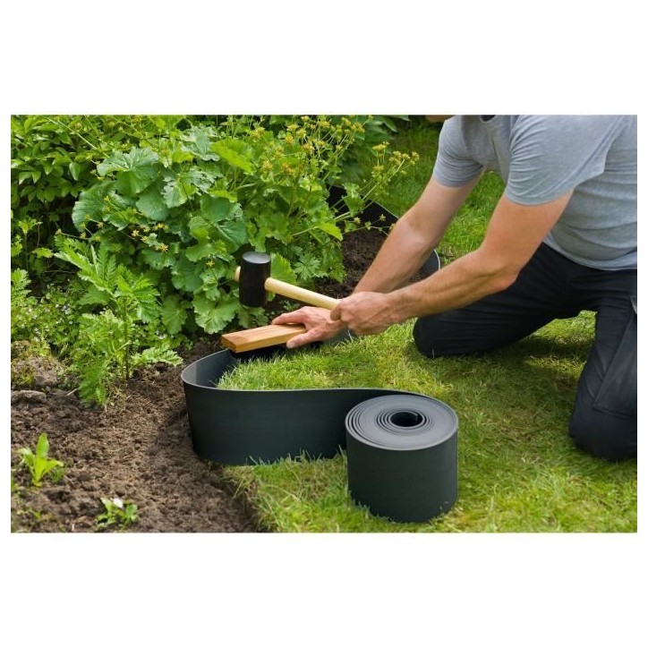 Bordure de jardin - NATURE - Noir - PE recyclé, épaisseur 3 mm - H15 cm x 10 m - 10 Ancres noires - H26,7 x 1,9 x 1,8cm Bordure de jardin - NATURE - Noir - PE recyclé, épaisseur 3 mm - H15 cm x 10 m - 10 Ancres noires - H26,7 x 1,9 x 1,8cm