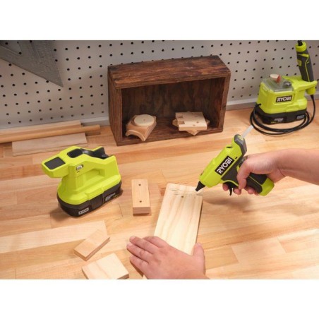 Pistolet a colle 18V ONE+ RYOBI - RGLM18-0 - Chauffe en 3 min - Diam. bâtons de colle 7 mm
