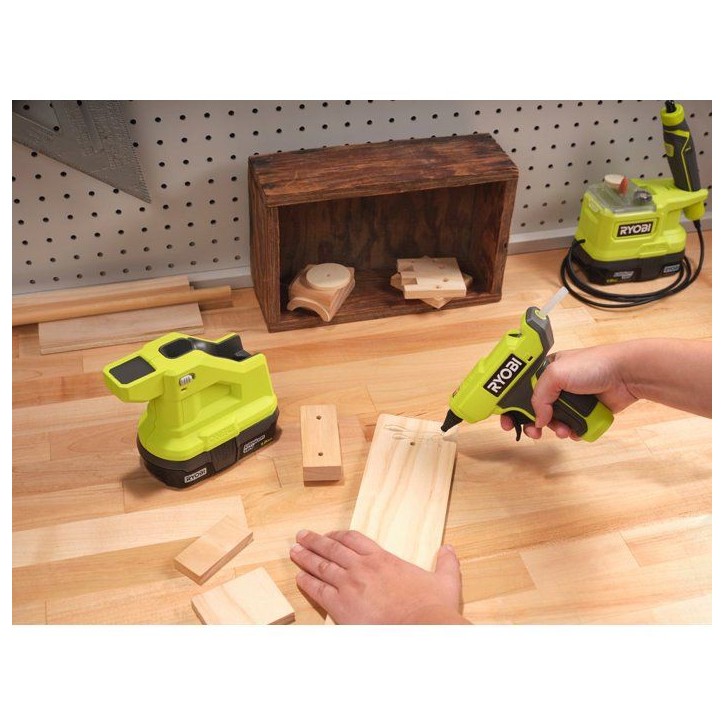 Pistolet a colle 18V ONE+ RYOBI - RGLM18-0 - Chauffe en 3 min - Diam. bâtons de colle 7 mm Pistolet a colle 18V ONE+ RYOBI - RGLM18-0 - Chauffe en 3 min - Diam. bâtons de colle 7 mm