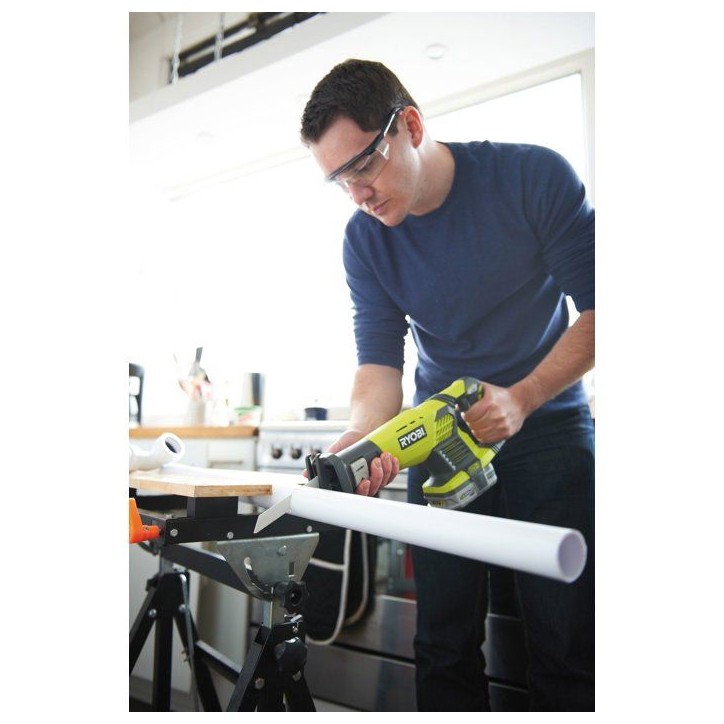 RYOBI Scie sabre 18V ONE+ coupe bois métal - sans batterie ni chargeur - RRS1801M RYOBI Scie sabre 18V ONE+ coupe bois métal - sans batterie ni chargeur - RRS1801M