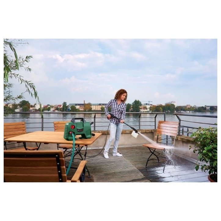 Nettoyeur haute pression Bosch - EasyAquatak 120 (1500 W, 120 bar, débit max 350 L/h) Nettoyeur haute pression Bosch - EasyAquatak 120 (1500 W, 120 bar, débit max 350 L/h)