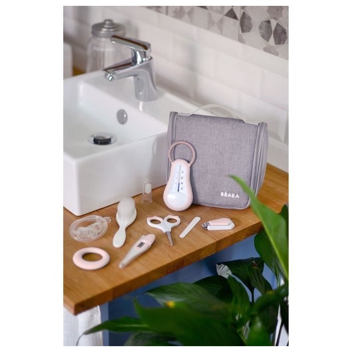BÉABA Trousse de toilette nomade bébé, 9 accessoires, Old pink BÉABA Trousse de toilette nomade bébé, 9 accessoires, Old pink