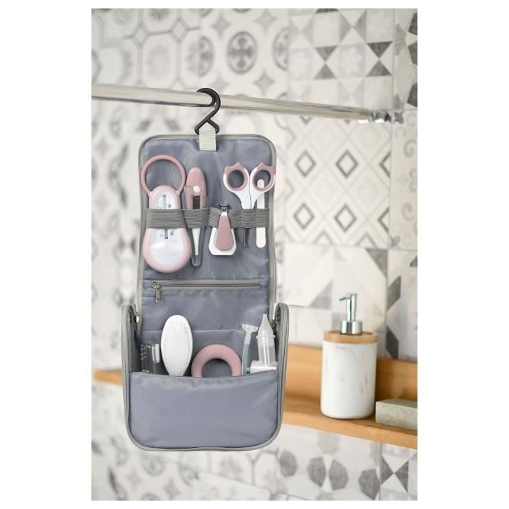 BÉABA Trousse de toilette nomade bébé, 9 accessoires, Old pink BÉABA Trousse de toilette nomade bébé, 9 accessoires, Old pink