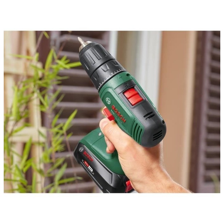Perceuse-visseuse sans-fil Bosch - UniversalDrill 18 (Livrée avec 2 batteries 18V-1,5Ah + chargeur + coffret de transport) Perceuse-visseuse sans-fil Bosch - UniversalDrill 18 (Livrée avec 2 batteries 18V-1,5Ah + chargeur + coffret de transport)