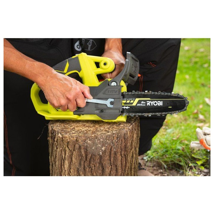 Tronçonneuse compacte - Électrique - RYOBI - RY18CS20A-0 - 18V - Guide 20 cm Tronçonneuse compacte - Électrique - RYOBI - RY18CS20A-0 - 18V - Guide 20 cm