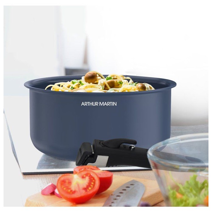 Batterie de cuisine - Tous feux dont induction - ARTHUR MARTIN – Revetement céramique - 8 pieces - Poignée amovible - Bleu Batterie de cuisine - Tous feux dont induction - ARTHUR MARTIN – Revetement céramique - 8 pieces - Poignée amovible - Bleu