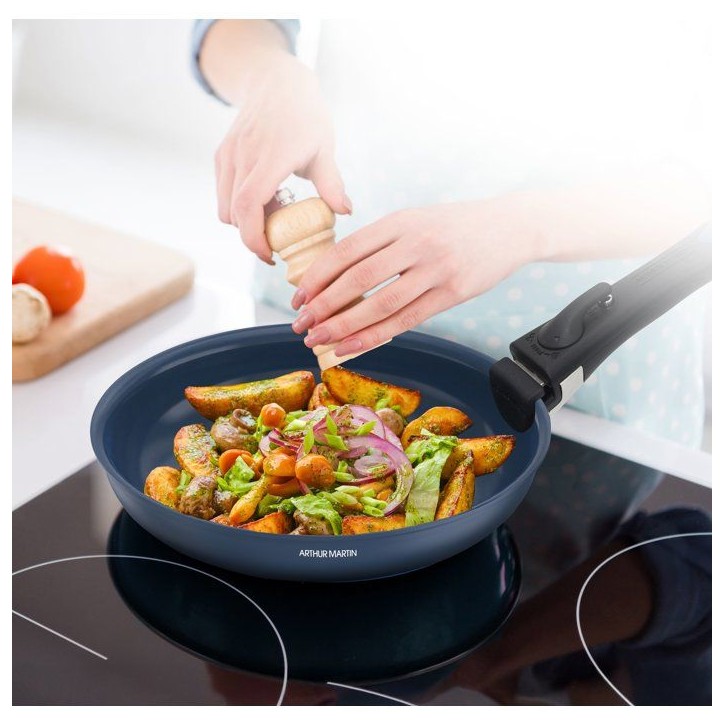 Batterie de cuisine - Tous feux dont induction - ARTHUR MARTIN – Revetement céramique - 8 pieces - Poignée amovible - Bleu Batterie de cuisine - Tous feux dont induction - ARTHUR MARTIN – Revetement céramique - 8 pieces - Poignée amovible - Bleu